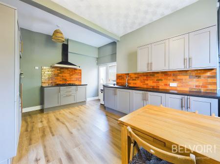 4 bedroom Semi-detached house to let in Salisbury Road, Wavertree, Liverpool, L15