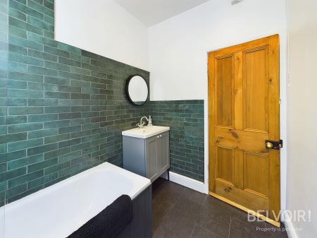 4 bedroom Semi-detached house to let in Salisbury Road, Wavertree, Liverpool, L15