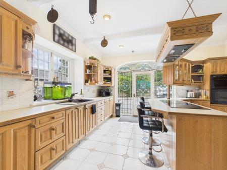 9 bedroom Semi-detached house for sale in 166 Orrell Road, Orrell, Wigan, WN5