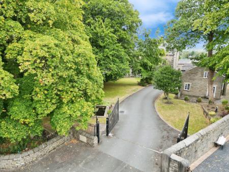 9 bedroom Semi-detached house for sale in 166 Orrell Road, Orrell, Wigan, WN5