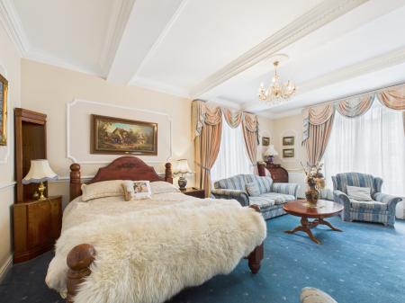 9 bedroom Semi-detached house for sale in 166 Orrell Road, Orrell, Wigan, WN5