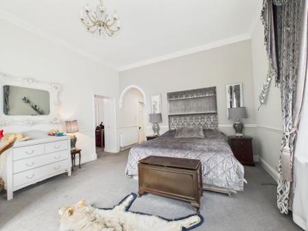 9 bedroom Semi-detached house for sale in 166 Orrell Road, Orrell, Wigan, WN5