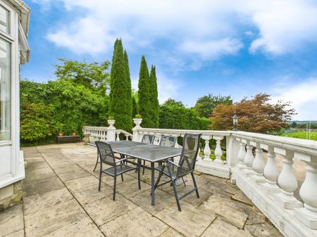 9 bedroom Semi-detached house for sale in 166 Orrell Road, Orrell, Wigan, WN5