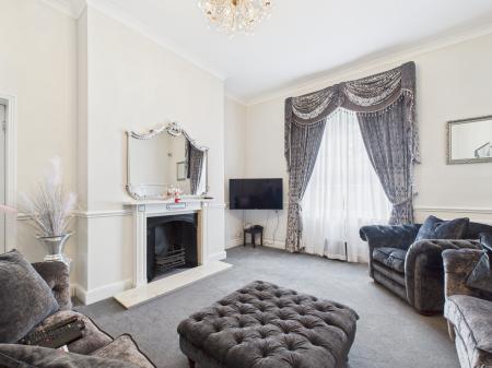 9 bedroom Semi-detached house for sale in 166 Orrell Road, Orrell, Wigan, WN5