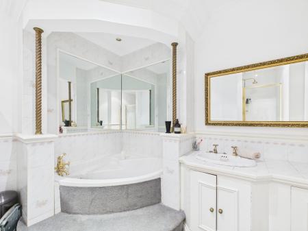 9 bedroom Semi-detached house for sale in 166 Orrell Road, Orrell, Wigan, WN5