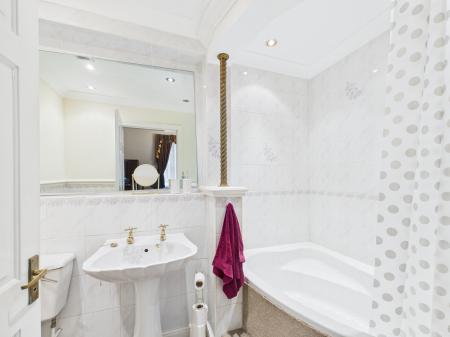 9 bedroom Semi-detached house for sale in 166 Orrell Road, Orrell, Wigan, WN5