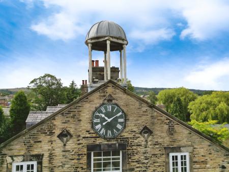 9 bedroom Semi-detached house for sale in 166 Orrell Road, Orrell, Wigan, WN5