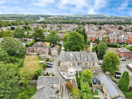 9 bedroom Semi-detached house for sale in 166 Orrell Road, Orrell, Wigan, WN5