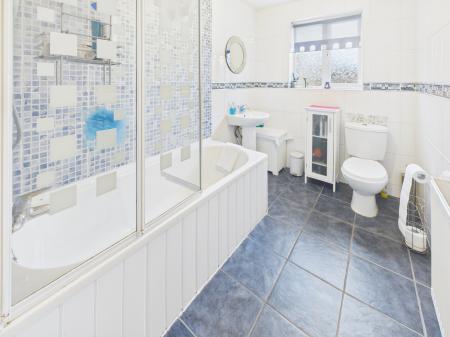 3 bedroom Semi-detached house for sale in Lee Lane, Abram, WN2