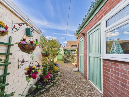 2 bedroom Terraced House for sale in Old Road, Ashton-In-Makerfield, WN4