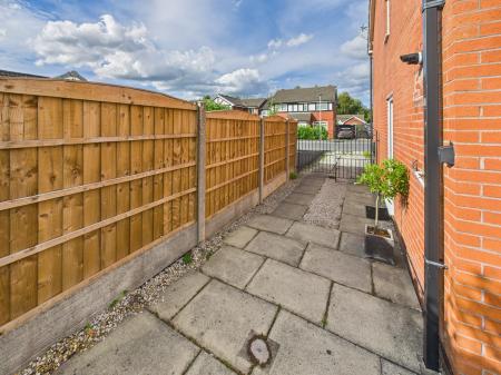2 bedroom Semi-detached house for sale in Redburn Close, Poolstock, Wigan, WN3