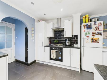 2 bedroom Terraced House for sale in Station Road, Ashton-In-Makerfield, WN4