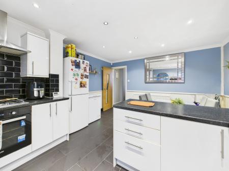 2 bedroom Terraced House for sale in Station Road, Ashton-In-Makerfield, WN4