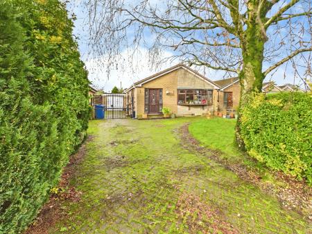 3 bedroom Detached bungalow for sale in Elnup Avenue, Shevington, Wigan, WN6