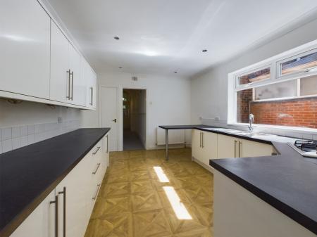 4 bedroom Terraced House to let in Park Road, Springfield, Wigan, WN1