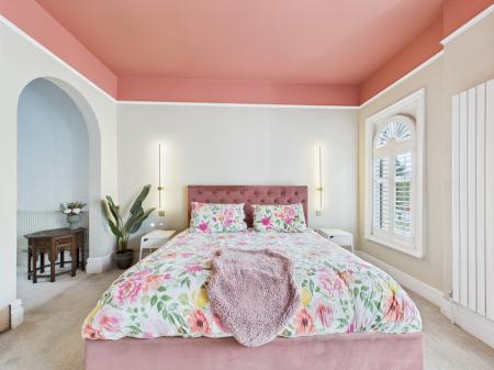 3 bedroom Semi-detached house for sale in Ormskirk Road, Wigan, WN5