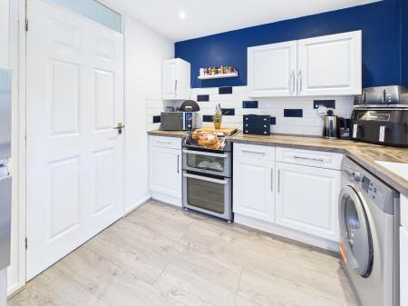 2 bedroom Flat for sale in Beaumont Grove, Orrell, WN5