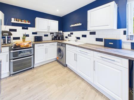 2 bedroom Flat for sale in Beaumont Grove, Orrell, WN5