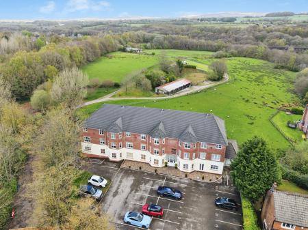 2 bedroom Flat for sale in Wigan Road, Wigan, WN1