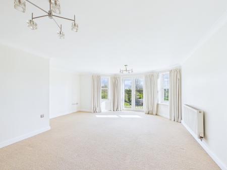 2 bedroom Flat for sale in Wigan Road, Wigan, WN1