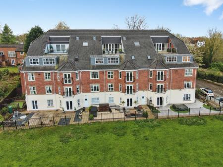 2 bedroom Flat for sale in Wigan Road, Wigan, WN1