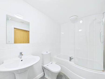 2 bedroom Flat for sale in Wigan Road, Wigan, WN1