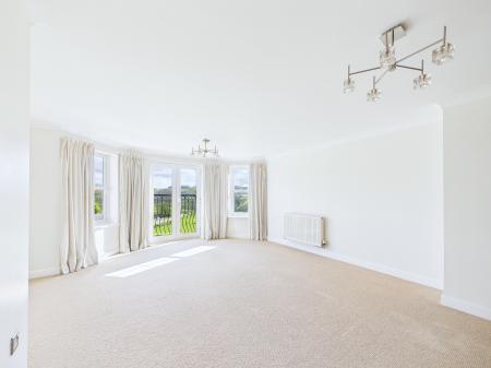 2 bedroom Flat for sale in Wigan Road, Wigan, WN1