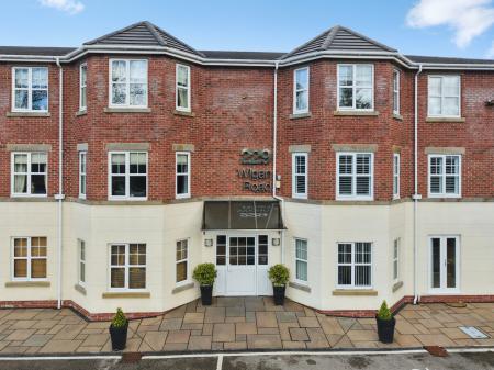 2 bedroom Flat for sale in Wigan Road, Wigan, WN1
