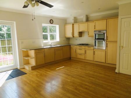 3 bedroom Town house to let in Dacre Way, Cottam, Preston, PR4