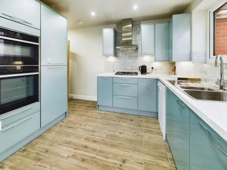 3 bedroom Bungalow to let in Coach House Drive, Shevington, WN6