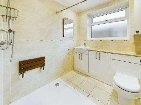 3 bedroom Bungalow to let in Coach House Drive, Shevington, WN6