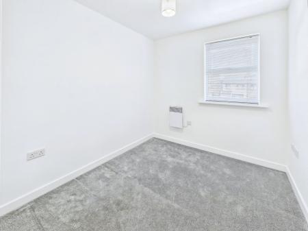 2 bedroom Flat to let in Wigan Road, Ashton-In-Makerfield, WN4