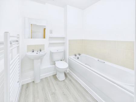 2 bedroom Flat to let in Wigan Road, Ashton-In-Makerfield, WN4