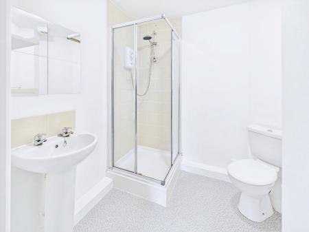 2 bedroom Flat to let in Wigan Road, Ashton-In-Makerfield, WN4