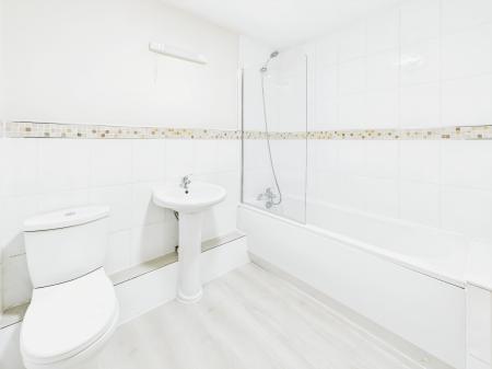 2 bedroom Flat to let in Woodlands Hall, Whelley, Wigan, WN1