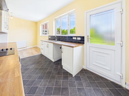 2 bedroom Terraced House for sale in Silverdale Road, Wigan, WN5