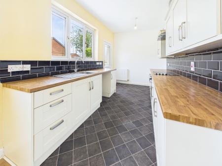 2 bedroom Terraced House for sale in Silverdale Road, Wigan, WN5