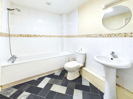 2 bedroom Flat to let in Woodlands Hall, Whelley, Wigan, WN1