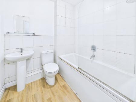 2 bedroom Flat to let in Leigh Road, Hindley Green, WN2