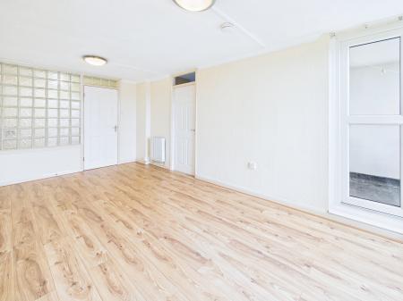2 bedroom Flat for sale in Crompton House, Scholes, Wigan, WN1