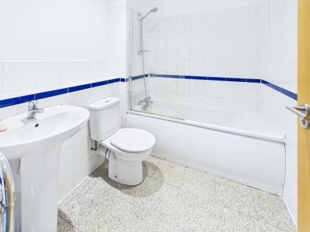 2 bedroom Flat to let in Wharfside, Heritage Way, Wigan, WN3