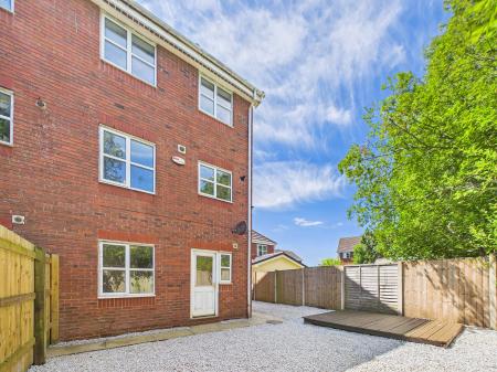 3 bedroom Town house to let in Herons Wharf, Appley Bridge, WN6