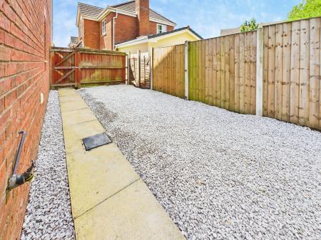 3 bedroom Town house to let in Herons Wharf, Appley Bridge, WN6