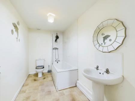 2 bedroom Flat to let in Neville Street,, Wigan, WN2