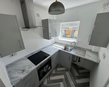 3 bedroom Terraced House to let in Church Street, Westhoughton, BL5