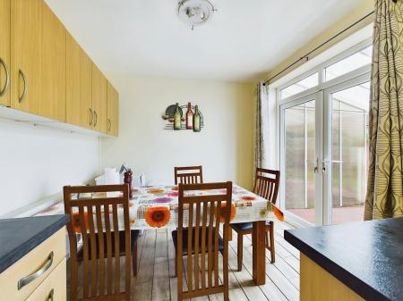 3 bedroom Semi-detached house to let in Chapel Street, Pemberton, Wigan, WN5