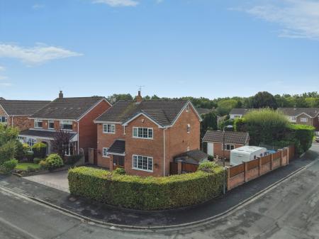 6 bedroom Detached house for sale in Glenside, Appley Bridge, WN6