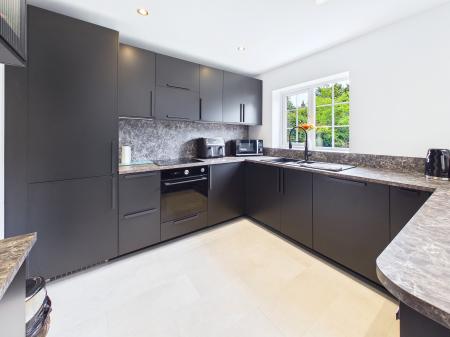 6 bedroom Detached house for sale in Glenside, Appley Bridge, WN6