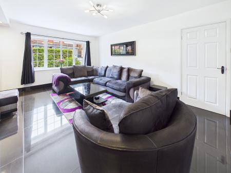 6 bedroom Detached house for sale in Glenside, Appley Bridge, WN6