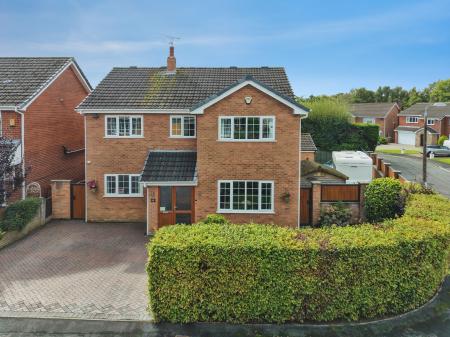 6 bedroom Detached house for sale in Glenside, Appley Bridge, WN6